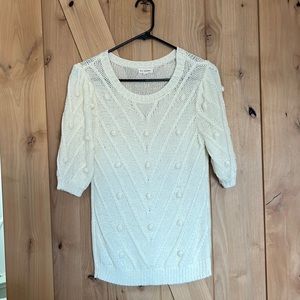 Medium White “Blue Pepper” short sleeve sweater